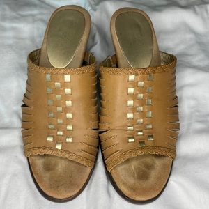 Aerosoles leather, strappy kitten heels size 7